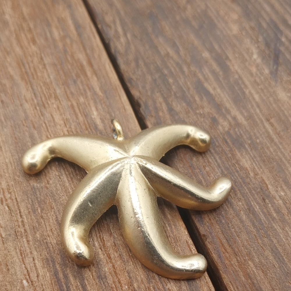 Gold Tone Starfish Accent |   Accent Pendant P244 Nautical Sea Life